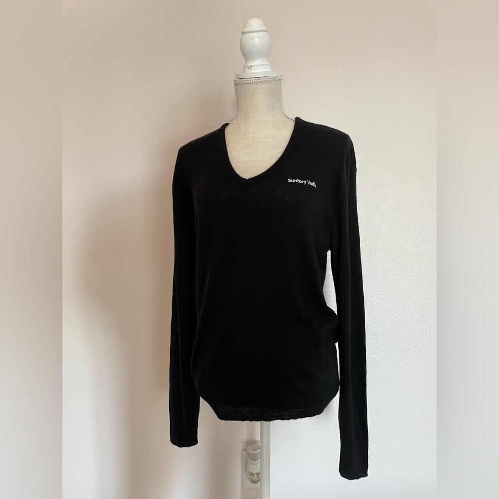 Black v neck sweater